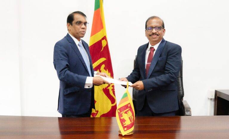 වැඩ භාර ගැනීම සහ වැඩ කිරීම