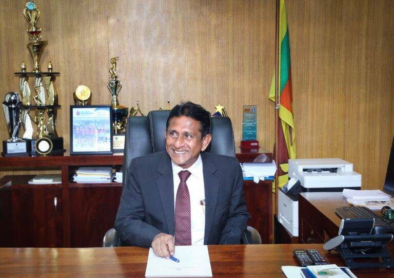 කර්මාන්ත සැළසුම් අධ්‍යක්ෂට ක්‍රීඩා ලේකම් පුටුව