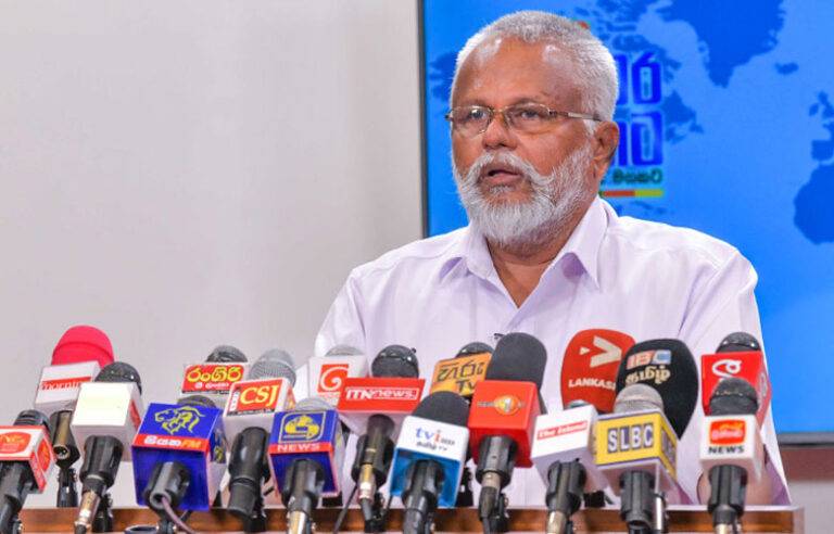 හිටපු ඇමති ඩග්ලස් දේවානන්දා අත්අඩංගුවට ගැනීමට වරෙන්තු !