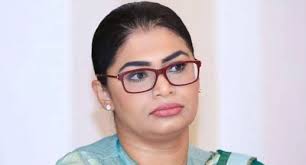 මම ඇරෙන්න වෙන සුදුස්සෙක් නැහැ.හිරුණිකා ලැයිස්තු පුටුව අත නොහරින හැඩ!