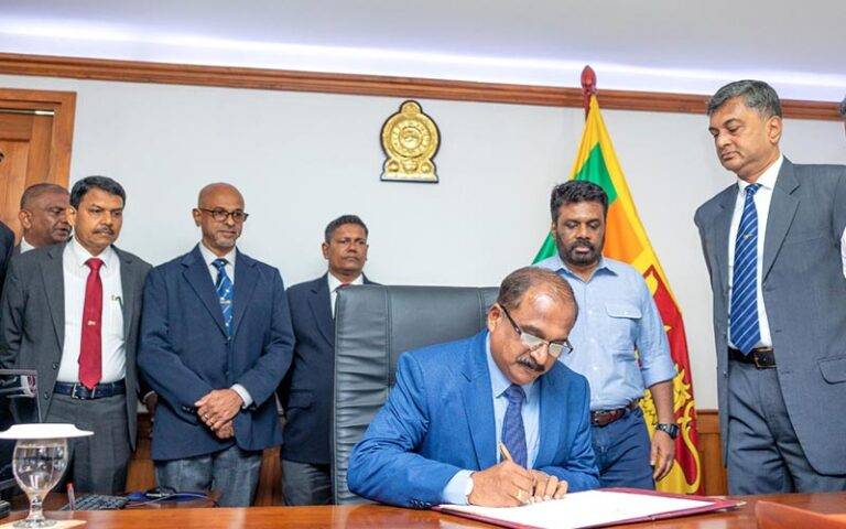 නීති ක්‍රියාත්මක කිරීම නිලධාරීන්ගේ වගකීමක්.එවැනි නිලධාරීන් වෙනුවෙන් පෙනී සිටිනවා – ජනපති සහතික වෙයි
