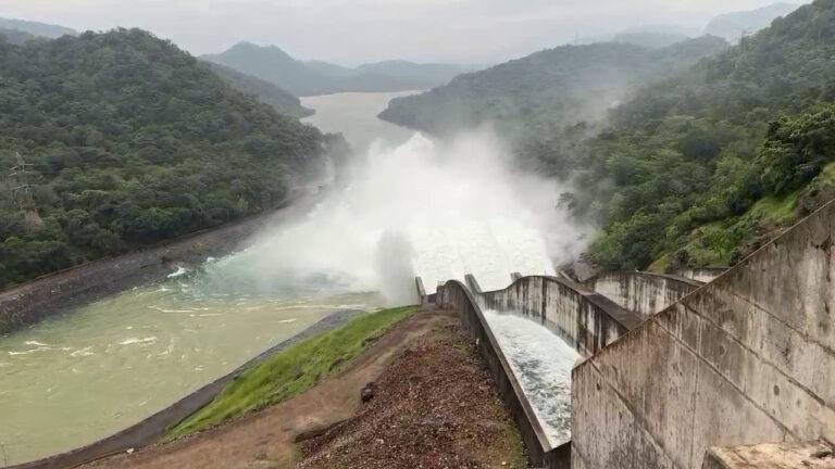 ධාරානිපාත වැසි සමඟ රන්දෙණිගල වාන් දමයි!