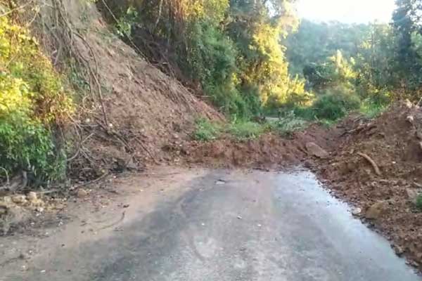 අධික වර්ෂාව නිසා ජන ජීවිතයට බාධා!