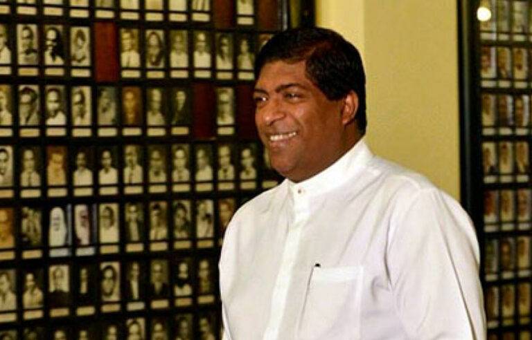 රවී ඔහොම වැඩක් ජවිපෙ ඇතුලේ එහෙම කරා නම් ….