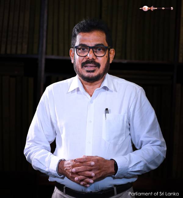 වෙනද වගේ දැන් බැහැ.ඇමතිවරුන්ට කුලියට හෝ බද්දට නිල නිවාස නැහැ – කථානායක