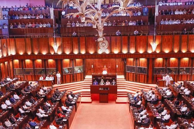 කෝපා සභාපති විපක්ෂයට වෙන්වෙද්දි කෝප් සභාපති ආණ්ඩුවෙන්!
