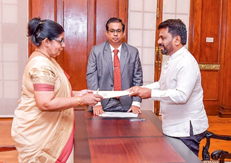 ශ්‍රී ලංකාවේ නව අගවිනිසුරුවරිය දිවුරුම් දෙයි!