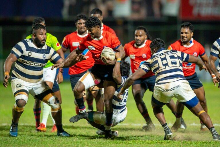 යුද හමුදාව,සීආර් සහ හැව්ලොක්ස් ජයග්‍රහණය කරයි
