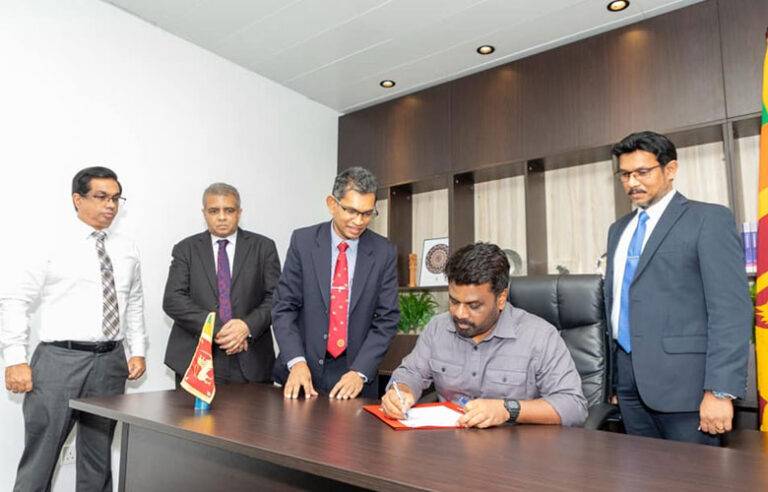 ජනපති අනුර ඩිජිටල් ආර්ථික ඇමති ධුරයේ වැඩ භාරගනී