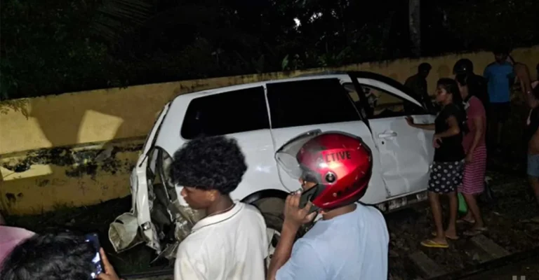 ගාල්ල සිට මාතර බලා ධාවනය වූ දුම්රියක මෝටර් රථයක් ගැටෙයි, සිව්දෙනෙකු බරපතළ තුවාල!