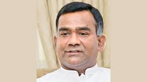 අධ්‍යාපන සුදුසකම් ගැන හොයන එක පැත්තක තියල ආර්ථික අර්බුදයට උත්තර හොයන්න – තිස්ස අත්තනායක