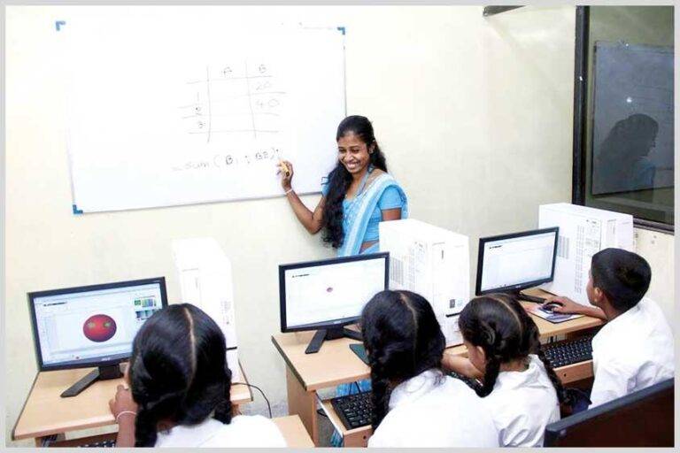 ඉංග්‍රීසි මාධ්‍යයෙන් විෂයන් උගන්වන ගුරුවරුන්ගේ හිඟයක්!