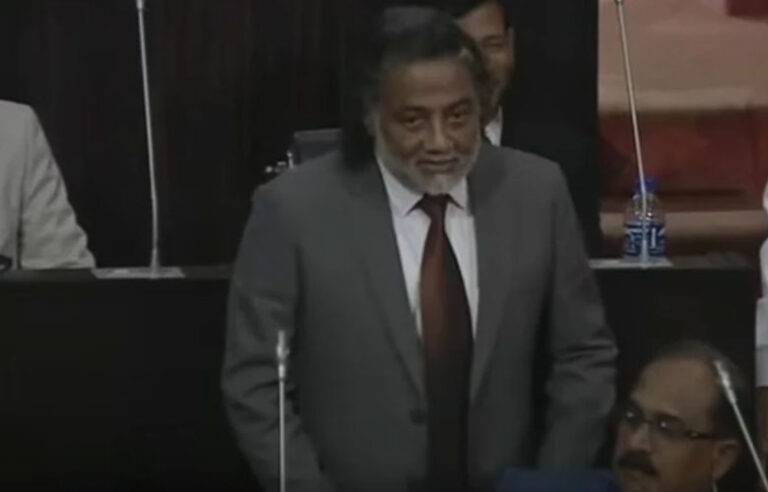 නියෝජ්‍ය කථානායකවරයා සිය අධ්‍යාපන සුදුසුකම් හෙළිකරයි
