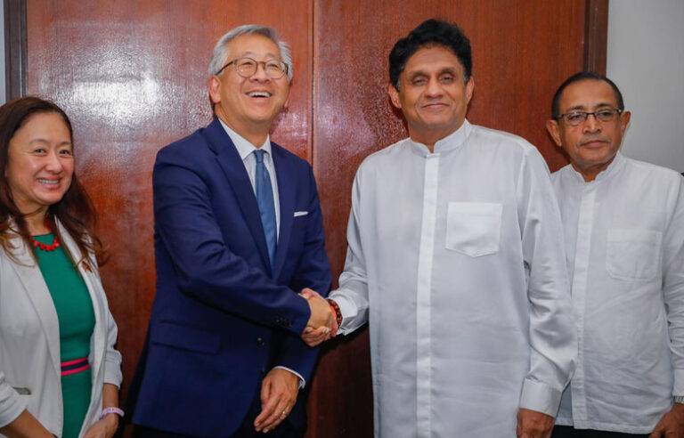 ඇමෙරිකානු සහකාර ලේකම් ඩොනල්ඩ් ලූ ඇතුළු දූත පිරිස සහ විපක්ෂ නායක සජිත් අතර හමුවක් (VIDEO)