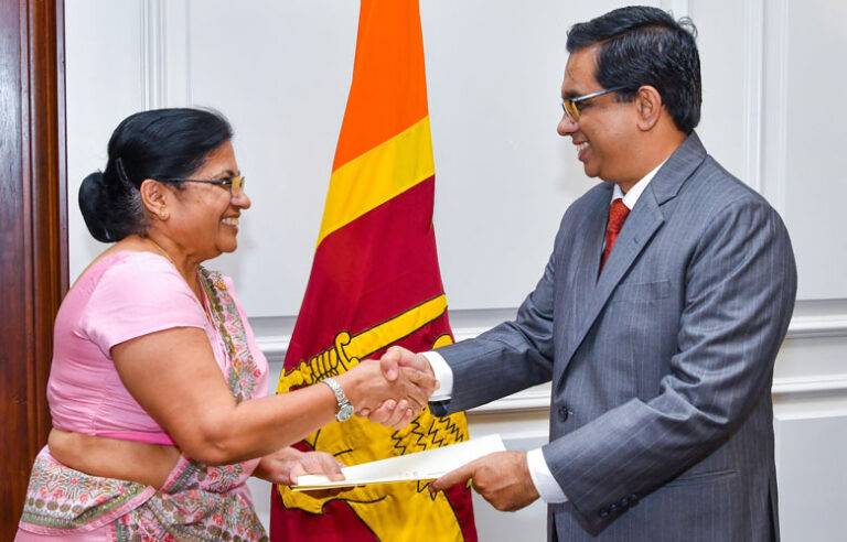 තවත් අමාත්‍යාංශ ලේකම්වරියක් පත් කෙරේ