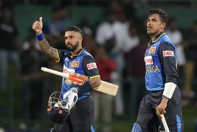 ජාත්‍යන්තර එක්දින පිටියේ හොඳම පිතිකරුවෝ ලංකාවෙන්