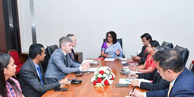 ලෝක බැංකු නියෝජිතයින් සහ අග්‍රාමාත්‍ය ආචාර්ය හරිනි අතර හමුවක්!
