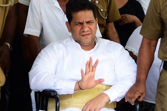 බන්ධනාගාර රෝහලෙන් සිරමැදිරියකට යැව්ව දුමින්ද සිල්වා අද ජාතික රෝහලට!