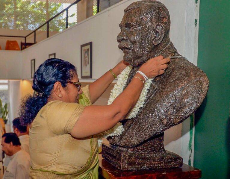 ”සමඟිය එජාපයට ගේනවා” – තලතා එජාප මහ ලේකම්ධුරයේ වැඩ භාරගනිමින් සිය වෑයම අතනොහරින බව කියයි!