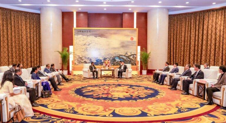 විශිෂ්ට ආගන්තුක සත්කාර පිරි ශ්‍රී ලංකාවේ සංචාරයට චීන සංචාරකයන්ට ජනපති අනුරගෙන් ආරාධනා!