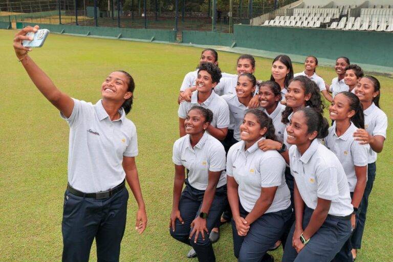 වැඩ කරන මිනිසුන්ගේ දරුවන්ට ලෝකය දිනන්න ආශීර්වාද කරන්න