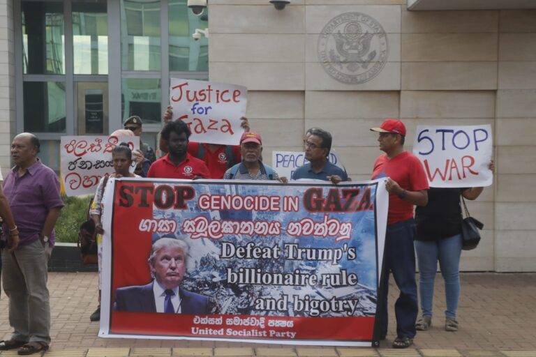 එක්සත් සමාජවාදී පක්ෂය පලස්තීනයට සහය දක්වමින් ඇමරිකානු තානාපති කාර්යාලය ඉදිරිපිට විරෝධතාවක්! (PHOTO STORY)