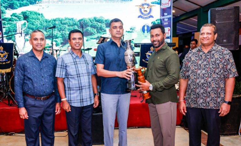ගුවන් හමුදාපති ගෝල්ෆ් සූරතාවය ලක්මාල්ට සහ ප්‍රවීණාට – ඊගලස් සූරතාවය ක්‍රෂාන්තට සහ ලක්ෂ්මී ට
