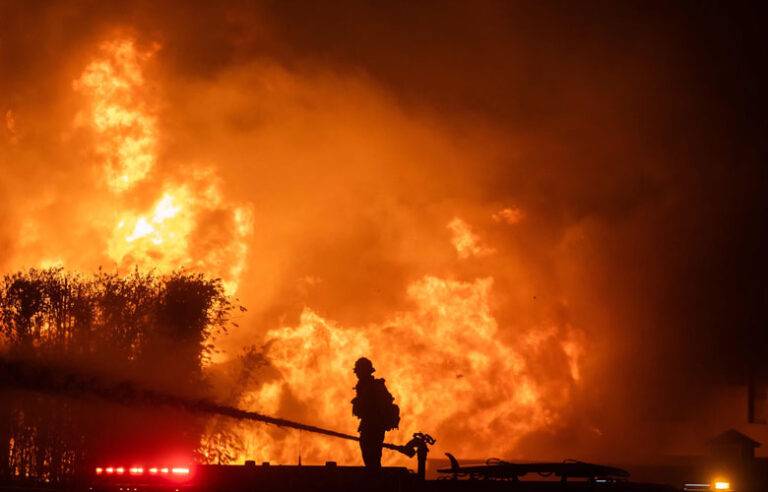 ලොස් ඇන්ජලීස් හි හදිසි තත්වය තවදුරටත් දීර්ඝ කෙරේ