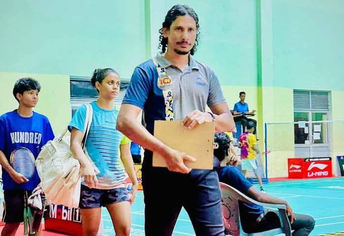 සිංදු කියන මාළුවන්ගේ ආර්ථික සමාජයට අලුත් පිහාටු සවි කළ පිහාටුමල් වසන්තය