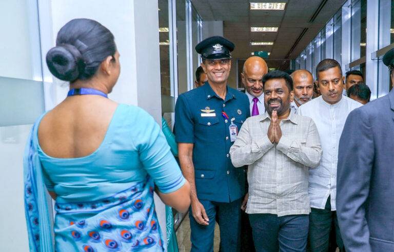 ජනපති අනුර චීනය බලා පිටව යයි (PHOTOS)