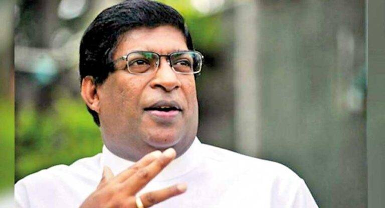 එකතුවෙනවා නම් වෙන්න ඕනේ හදවතින් මිස පත්තරෙන් නෙවෙයි – එජාප/සමඟි සාකච්ජා ගැන රවීත් කතා කරයි!