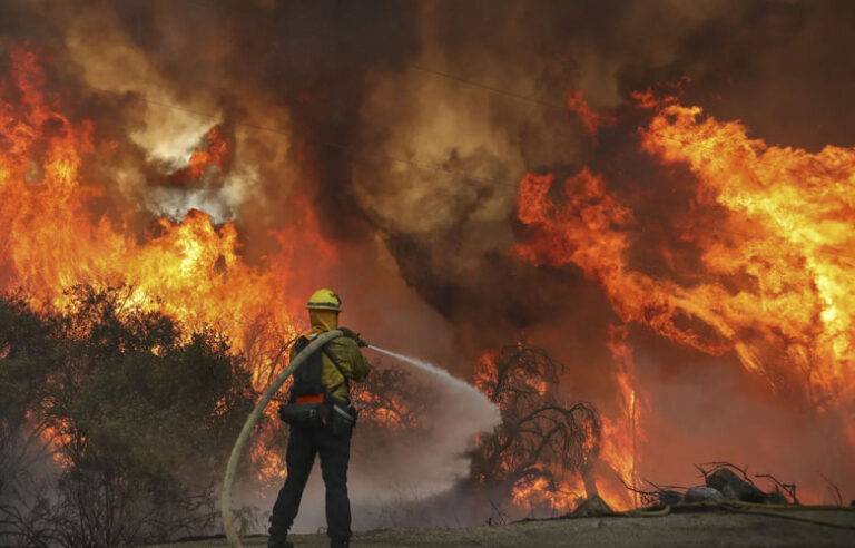 ලොස් ඇන්ජලිස් හි අද තත්වය; මියගිය සංඛ්‍යාව 16 දක්වා ඉහල යයි