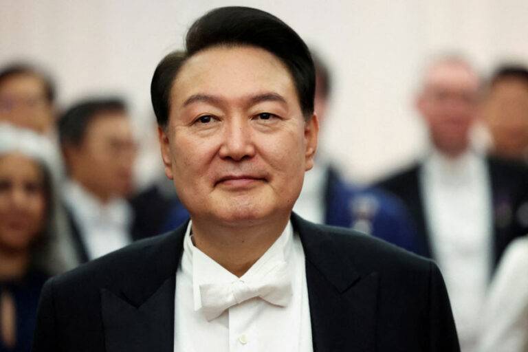 දකුණු කොරියානු ජනාධිපති යූන් සුක් යෝල් අත්අඩංගුවට