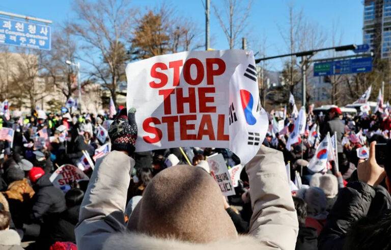 අත්අඩංගුවට ගැනීම නීති විරෝධී පරීක්ෂණයක් වුවත්, ලේ වැගිරීම් නැවත්වීමට තමා ඉදිරිපත් වූ බව දකුණු කොරියා ජනාධිපති පවසයි