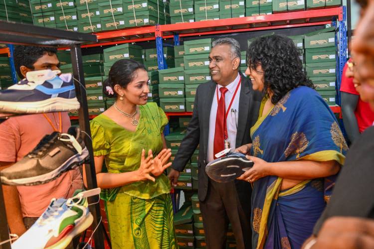 අදින් නිම වන වසරේ දැවැන්තම පාවහන් සහ සම්භාණ්ඩ ප්‍රදර්ශනය!