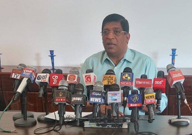 මන්ත්‍රීවරුන්ට විශ්‍රාම වැටුපක් අවශ්‍ය නැහැ – ආණ්ඩුවේ යෝජනාවට මන්ත්‍රී රවීත් අත ඔසවයි!