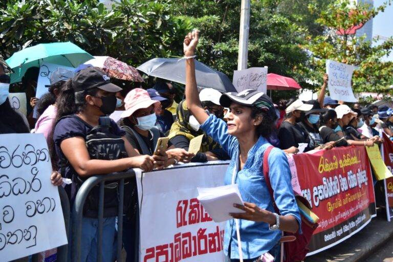 වහා රැකියා ලබාදෙනු – රැකියා විරහිත උපාධිධාරීන් උද්ඝෝෂණයේ! (PHOTO STORY)