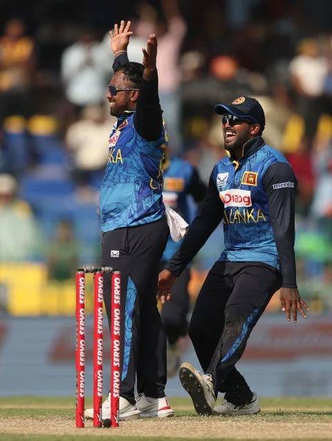 අද චරිත් සහ නඩය 2-0 උත්සාහයට