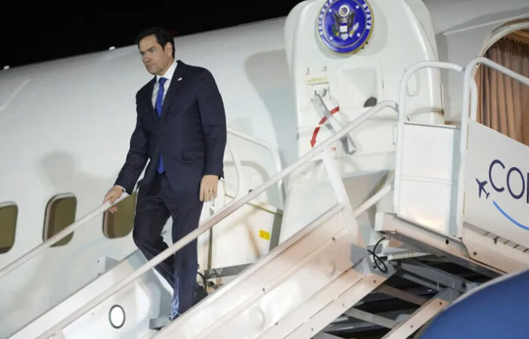 පැනමා ඇළ නැවත පවරා ගන්නා බවට ඩොනල්ඩ් ට්‍රුම්ප් තර්ජනය කිරීමත් සමඟ එක්සත් ජනපද රාජ්‍ය ලේකම්ගේ පළමු විශේෂ සංචාරය පැනමාවට