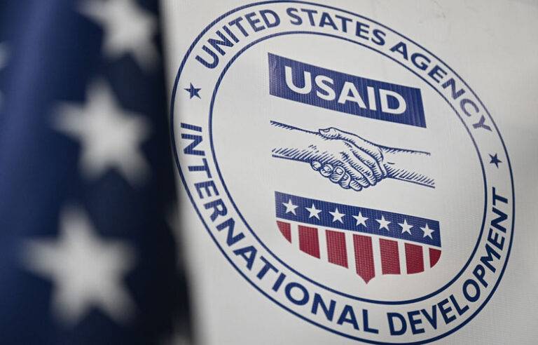 ට්‍රම්ප් USAid සේවකයන් 2,000ක් වැටුප් සහිතව අනිවාර්ය නිවාඩු යවයි