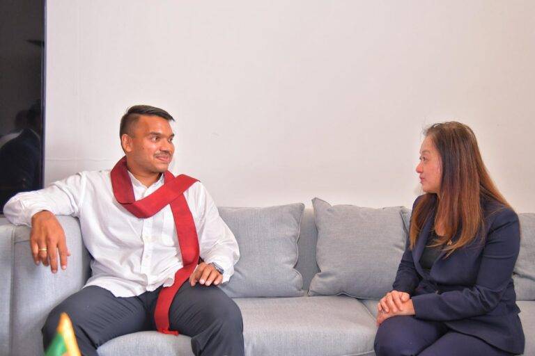 හදිසියේම අමෙරිකානු තානාපති පොහොට්ටු සාමාජිකයන් හමුවූයේ ඇයි?
