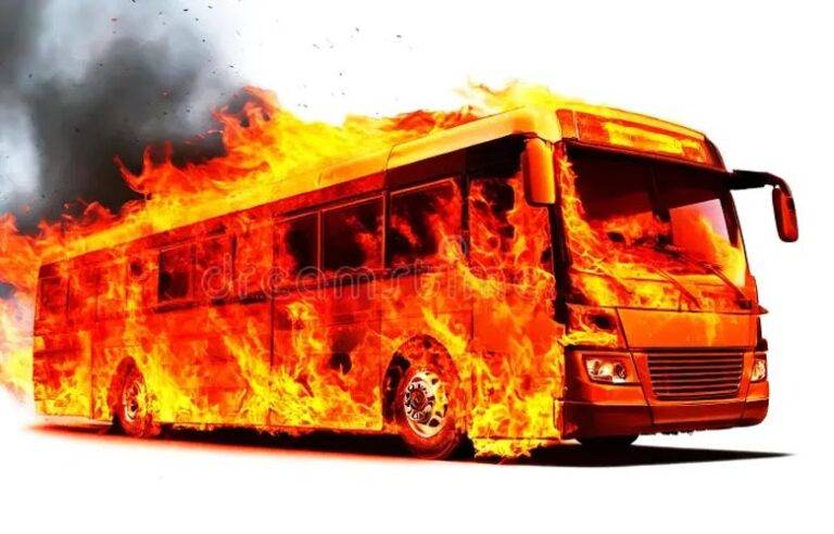 අනුරාධපුර වන්දනාකරුවන් රැගත් බස් රථයක් ගිනිගනී. අයෙක් මරුට !