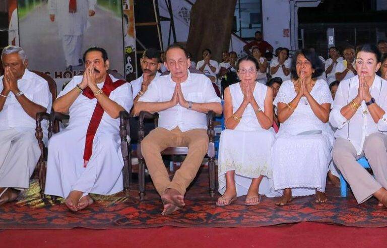 මැණික් මල්ලේ ඩේසි ආච්චි බණ අහන්න කාල්ටන් ගිහින් ….
