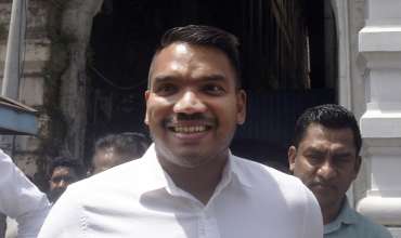 නාමල් CID එයි.මාධ්‍යටත් කතා කරලම ඇතුළට යයි!