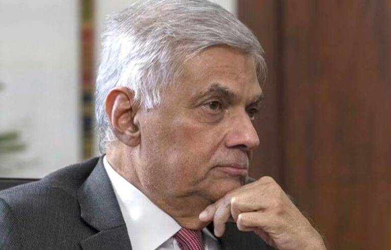 ජාතික රෝහලට ඇතුළත් කෙරුණු හිටපු ජනාධිපති රනිල් දැඩි සත්කාර ඒකකයට !