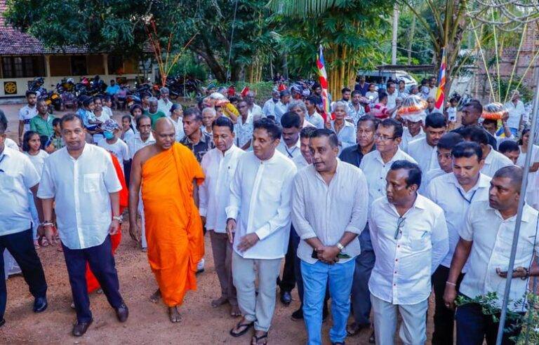 ආගමික සිද්ධස්ථාන හරහා දහම් දැනුම මෙන්ම තොරතුරු තාක්ෂණ දැනුමත් ප්‍රචලිත කළ යුතුයි – විපක්ෂ නායක සජිත් (VIDEO)