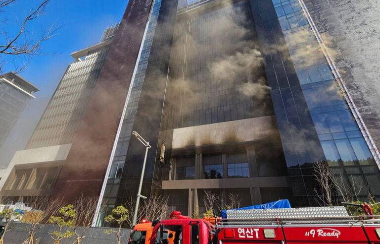 දකුණු කොරියාවේ හෝටල් ඉදිකිරීම් භූමියක ඇති වූ ගින්නකින් අවම වශයෙන් 6 දෙනෙකු ජීවිතක්ෂයට