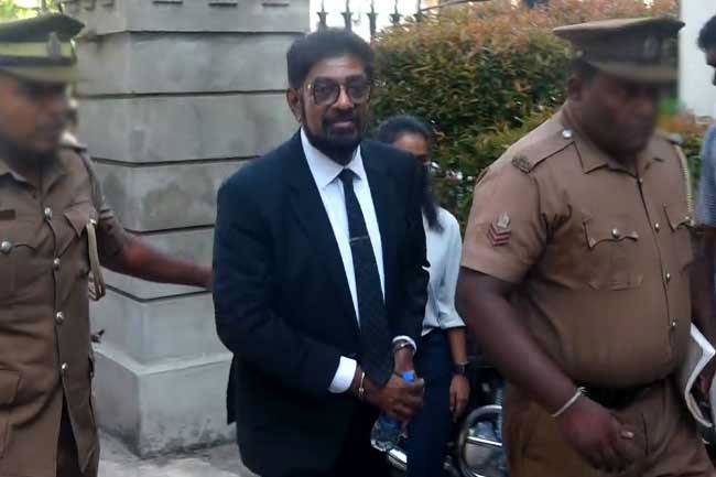 ඖෂධ වංචාවට හිටපු ඇමති කෙහෙළියගේ සෘජු සම්බන්ධය කෝප් කමිටුවේදී එළියට!