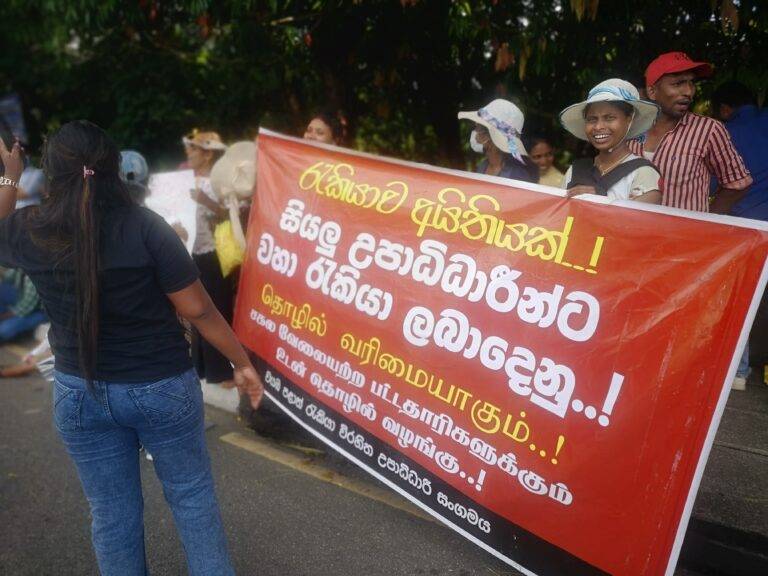 උසාවි නියෝග නොතකා රැකියා විරහිත උපාධිධාරීන් අද පාර්ලිමේන්තු පිවිසුම් මාර්ගයේ විරෝධතාවක! (PHOTO STORY)
