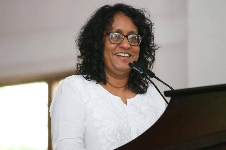 අගමැති හරිනිගෙන් විශේෂඥ කමිටුවක්!